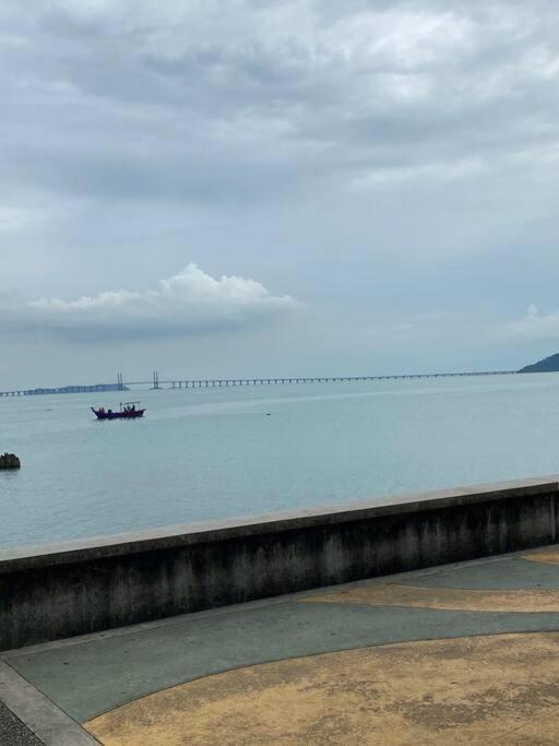 Maritime Suite Duplex Penang- Pemandangan Laut ジョージタウン エクステリア 写真