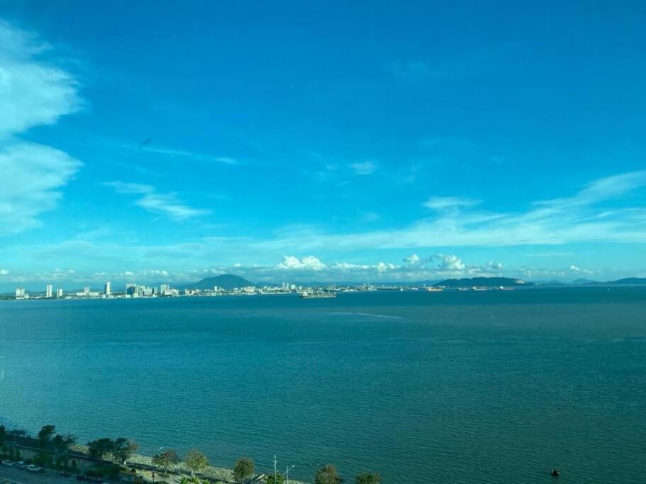 Maritime Suite Duplex Penang- Pemandangan Laut ジョージタウン エクステリア 写真