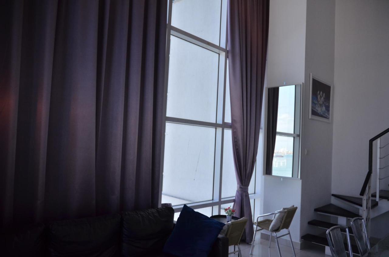 Maritime Suite Duplex Penang- Pemandangan Laut ジョージタウン エクステリア 写真